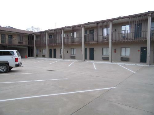 Bear Lodge Motel