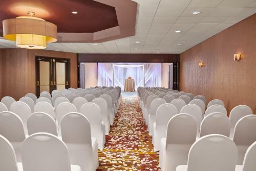Hotel Four Points By Sheraton Milwaukee North Shore