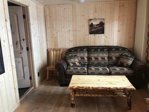 Lodge Heart Six Ranch