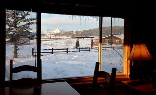 Lodge Heart Six Ranch