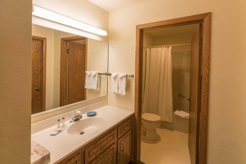 Hotel Somerset Inn & Suites