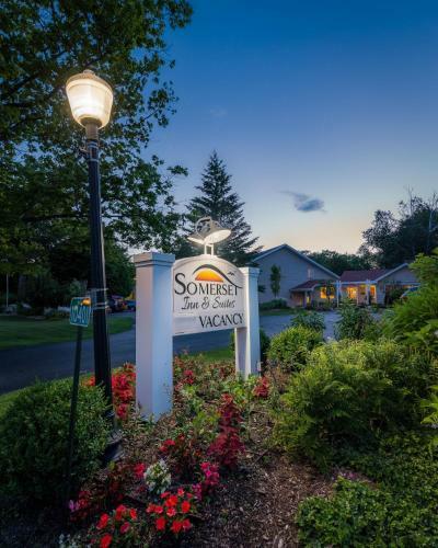 Hotel Somerset Inn & Suites