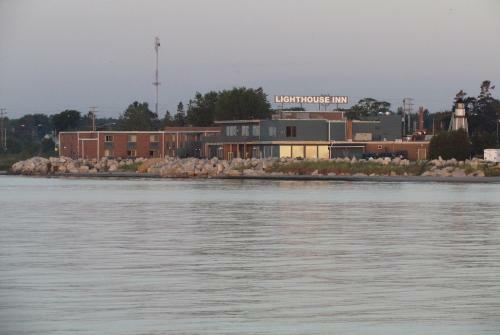 Hotel Lighthouse Inn - Two Rivers