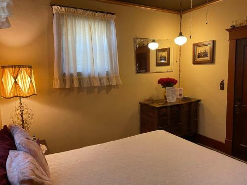 1912 Nostalgic Train Crew B&B