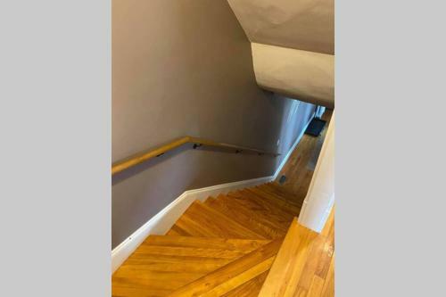 Spacious Duplex With Mountain Views, Parking, Wifi