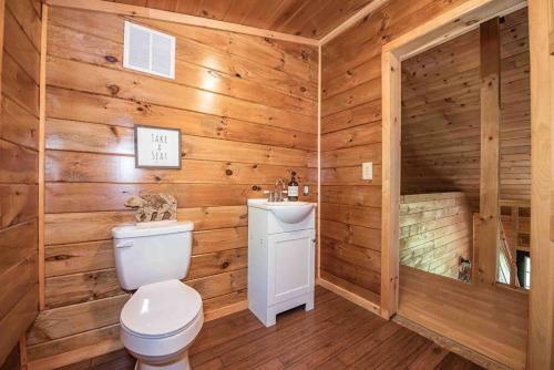 Off Grid, Remote Log Cabin In The Woods!