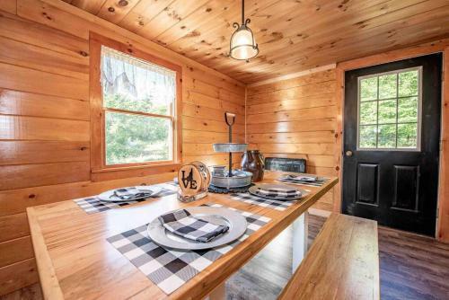 Off Grid, Remote Log Cabin In The Woods!