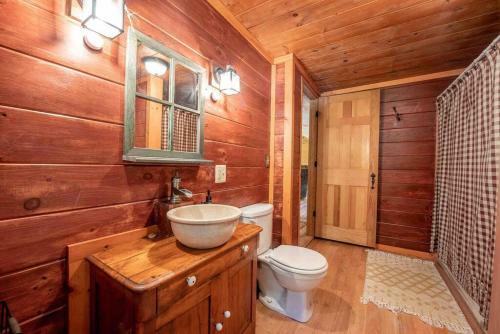 Off Grid, Remote Log Cabin In The Woods!
