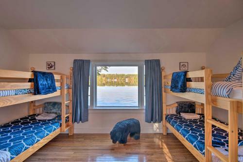 Year-round Lake Ivanhoe Retreat With Bunkhouse!