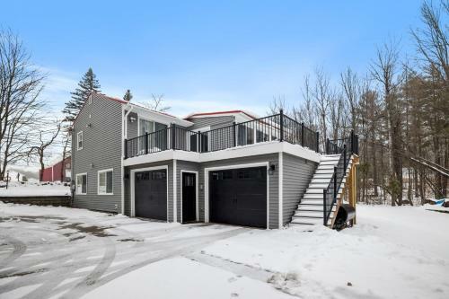 Updated Gilford Home On The Hill Retreat!