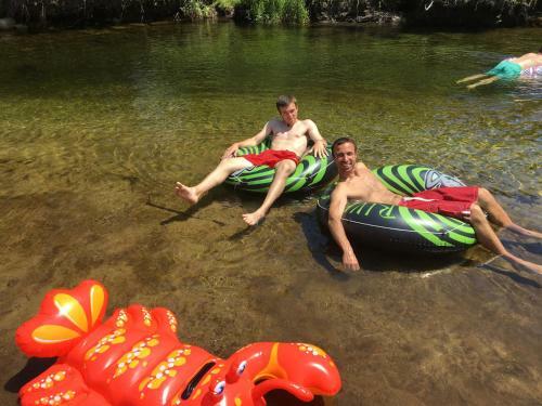 Villa Bc Log Cabin With Private Beach, River, Fire Pit, Ac, Wifi, Onsite Trails, Ski Slope Views