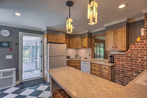 Franconia Escape On Half Acre With Fire Pit And Deck!