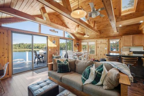 Fish Cove Waterfront Retreat!