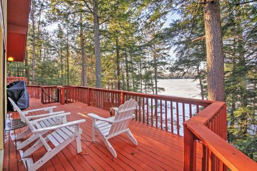 Spacious New Durham House With Wraparound Deck!