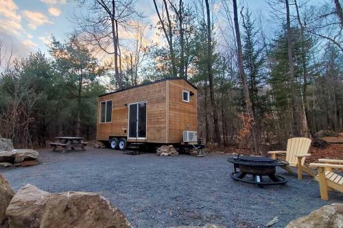 Tiny House In The Woods - Escape To Nature. Robin
