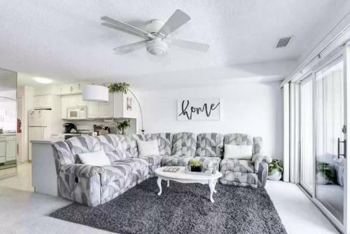 On The Sand Beachfront Condo With Parking