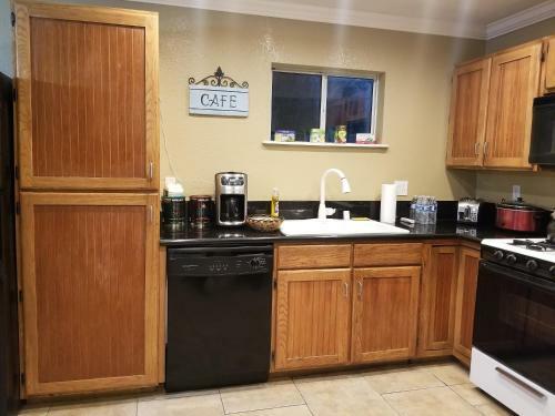 Very Private, Gated, Huge Floorplan, Wifi, Washer&dryer