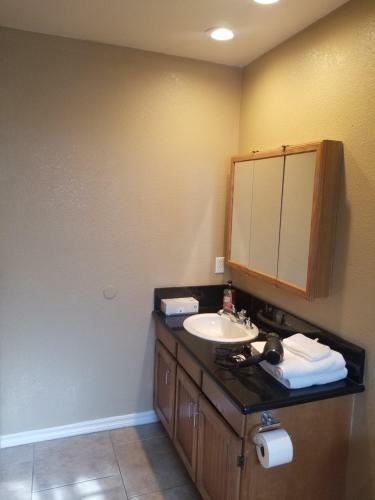 Very Private, Gated, Huge Floorplan, Wifi, Washer&dryer