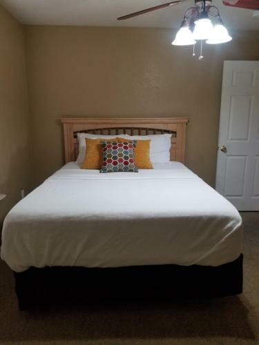 Very Private, Gated, Huge Floorplan, Wifi, Washer&dryer