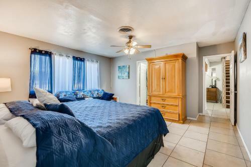 Beachy Backyard/heated Pool! 14 Bed, 6 Bdrm Home!