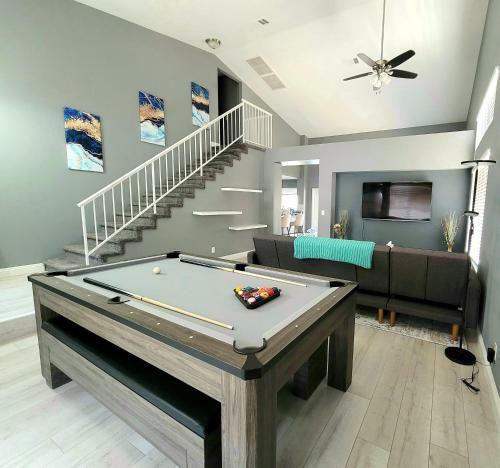 Perfect Green Valley Home, Gorgeous Pool & Yard