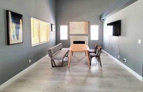 Perfect Green Valley Home, Gorgeous Pool & Yard