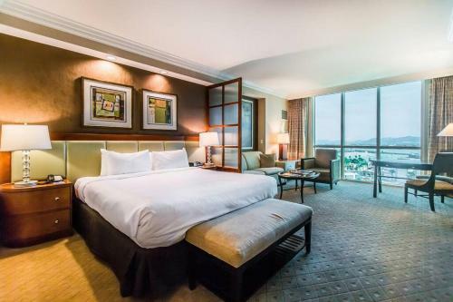 Signature Suites By Voyargo Strip View Studio 0619
