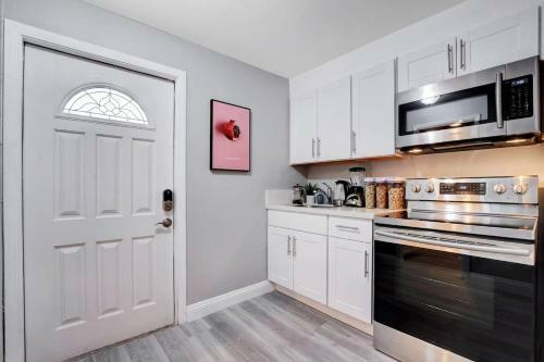 Modern Lockdown At 7br, 4ba, Pool, Spa And Games 31 Days Only
