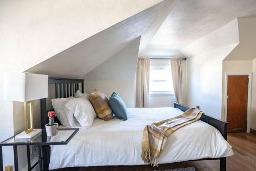 Fabulous Mid Century 4br 3bath House