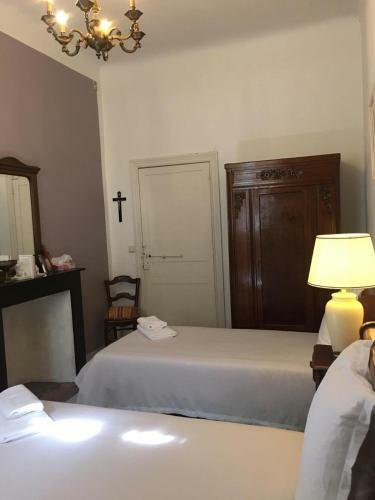 Hostal Chateau D'estrac