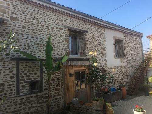 Hostal � Joly Valois