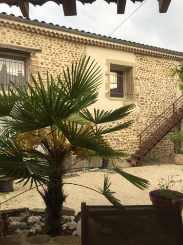 Hostal � Joly Valois