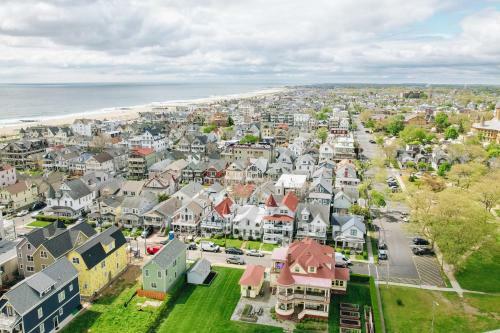 The Allenhurst, Beach Apartment #9 - Small Studio With Bathroom & Kitchenette