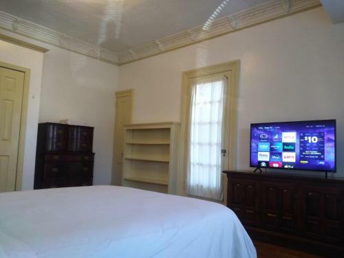 A Private Room In A Mini Mansion (Affordable Stays)