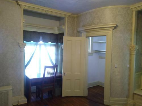 A Private Room In A Mini Mansion (Affordable Stays)
