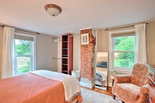 Charming Abode With Patio - Walk To Town And River!