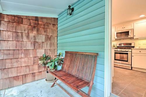 Charming Abode With Patio - Walk To Town And River!