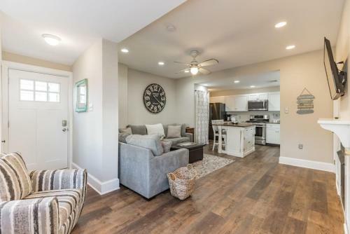 Welcoming 2br 1 Block To Beach