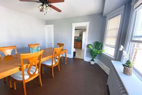 3 Bdrm Apartment With 6 Beds, Pet Friendly, 2 Blocks To Beach