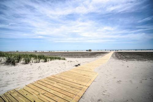 Apartamento Charming Beachfront Condo Less Than 3 Miles To Boardwalk!