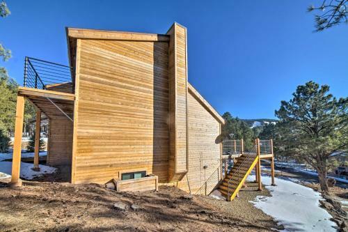 Contemporary Skiers Chalet With Mountain Views
