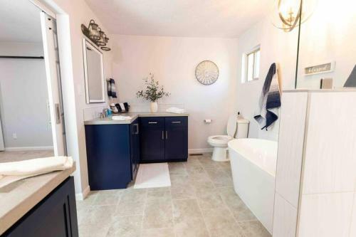 Fully Renovated Beautiful 5 Bed/bath, 2 Kitchens!