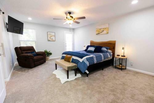 Fully Renovated Beautiful 5 Bed/bath, 2 Kitchens!