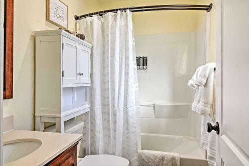 Apartamento Albuquerque Studio With Shared Pool And Fire Pit!