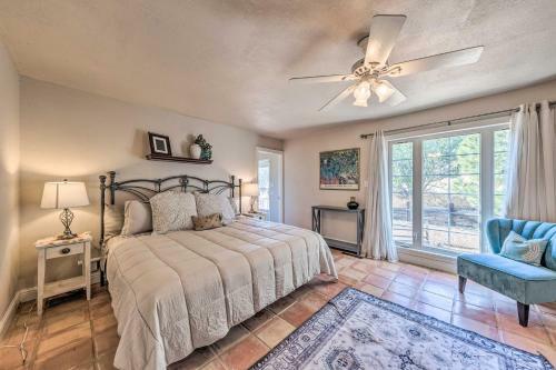 Spacious And Secluded Captain Getaway With Patio!