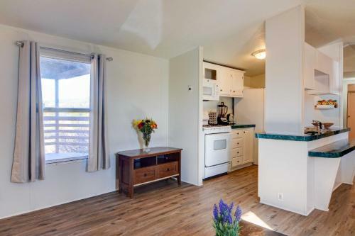 Peaceful Sandia Park Retreat With Deck And Views!