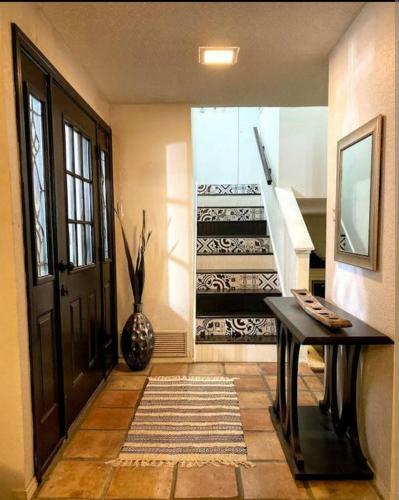 Nice Home Near I10, 4 Bedroom, 9ppl, Westside