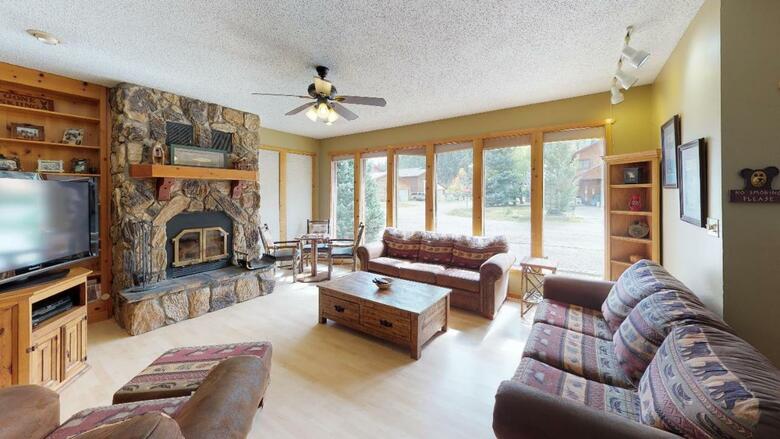 Streamside Retreat On The River