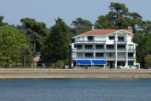 Hotel Le Pavillon Bleu
