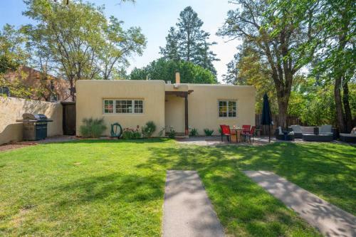 Casita Delgado - Unbeatable Location, Spacious Yard